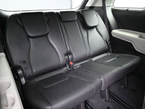 Used 2023 Kia Carnival EX image 24