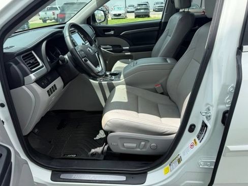 Used 2017 Toyota Highlander Limited AWD/4WD image 28
