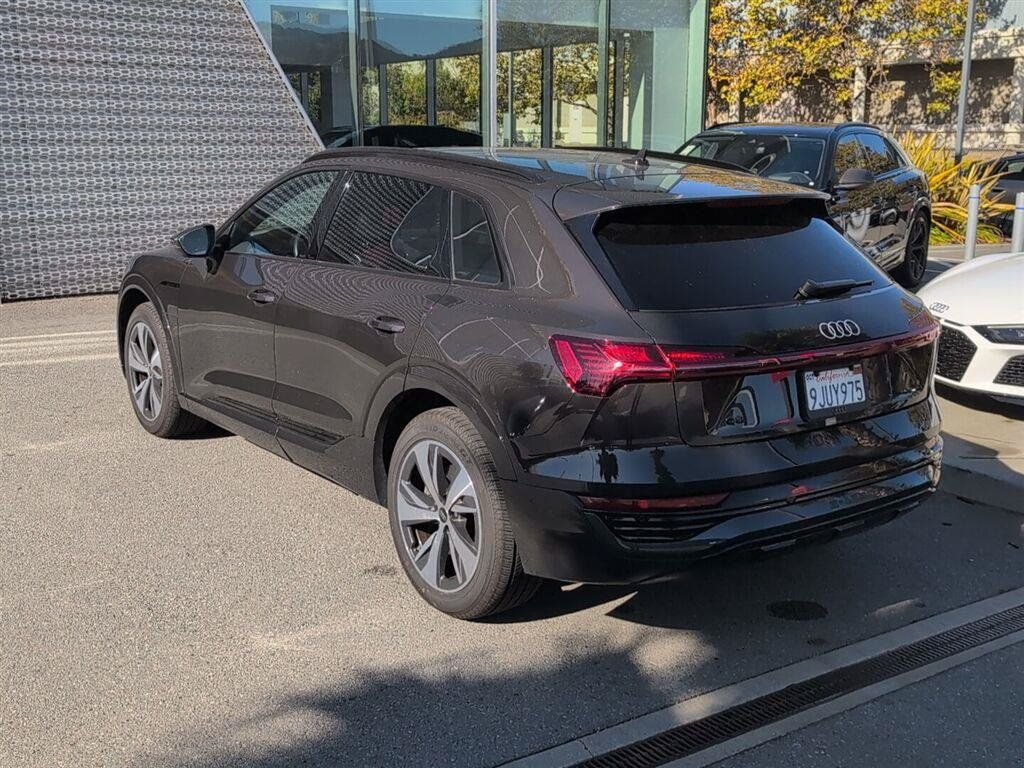Used 2024 Audi Q8 e-tron Premium Plus AWD/4WD image 7