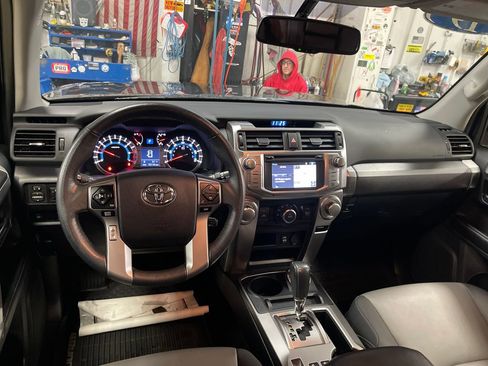 Certified 2019 Toyota 4Runner SR5 Premium AWD/4WD image 17