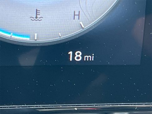 Used 2025 Hyundai Elantra Limited image 27