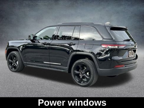 Certified 2024 Jeep Grand Cherokee Limited w/ Black Appearance Package image 9