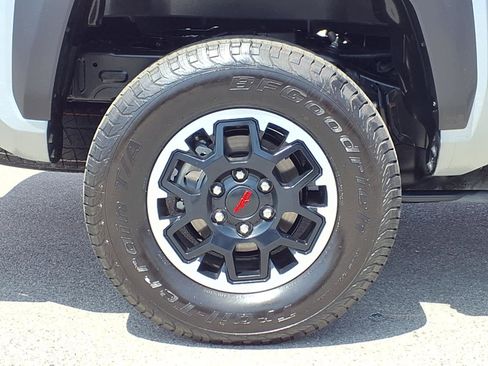 Certified 2025 Toyota Tacoma TRD Off-Road AWD/4WD image 7