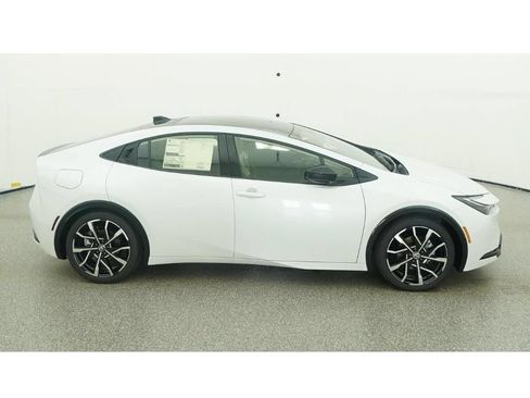 New 2026 Toyota Prius Plug-In Hybrid FWD image 11
