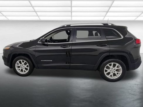 Used 2017 Jeep Cherokee Latitude w/ Comfort & Sound Group AWD/4WD image 5