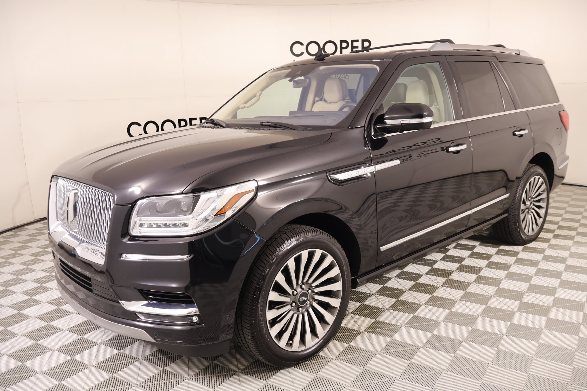 Used 2019 Lincoln Navigator Reserve w/ Cargo Package AWD/4WD image 11
