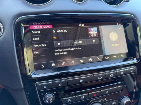 Used 2018 Jaguar XJ L Portfolio RWD image 17