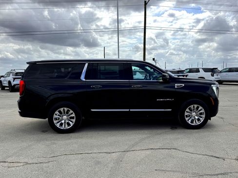 Used 2025 GMC Yukon XL Denali image 5