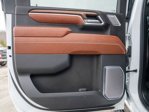 Used 2024 GMC Sierra 2500 Denali Ultimate w/ Snow Plow Prep/Camper Package image 19