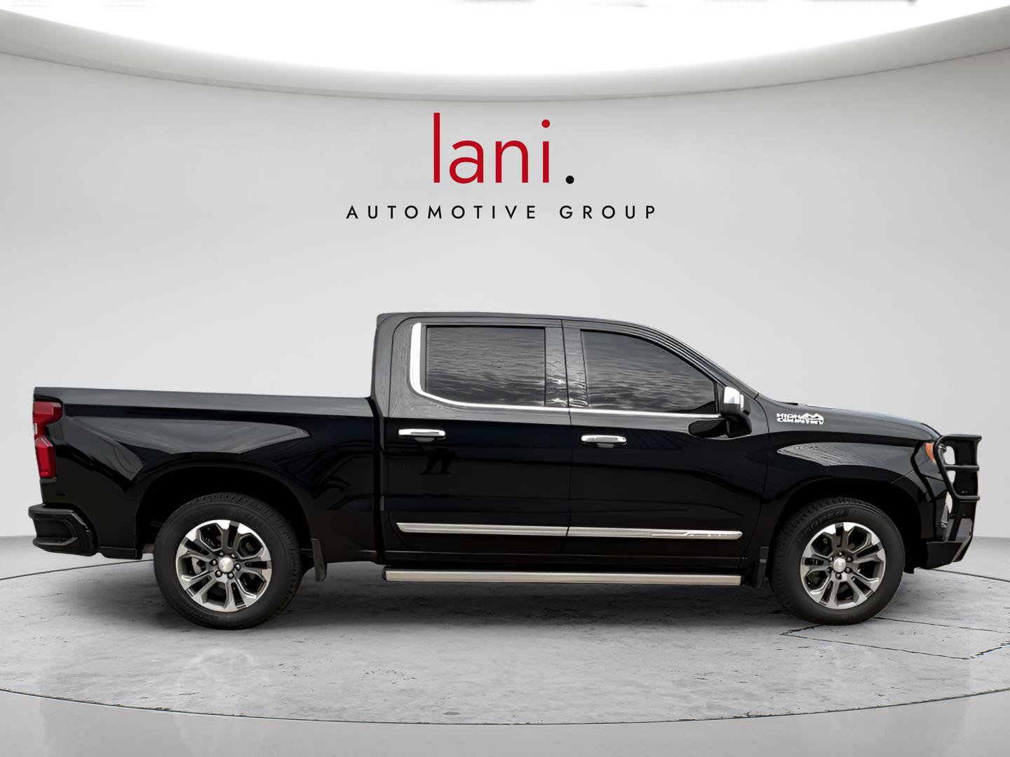 Used 2023 Chevrolet Silverado 1500 High Country w/ Technology Package AWD/4WD image 37