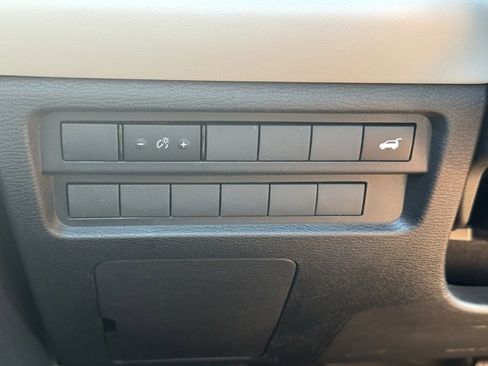 New 2025 Mitsubishi Outlander SE image 22