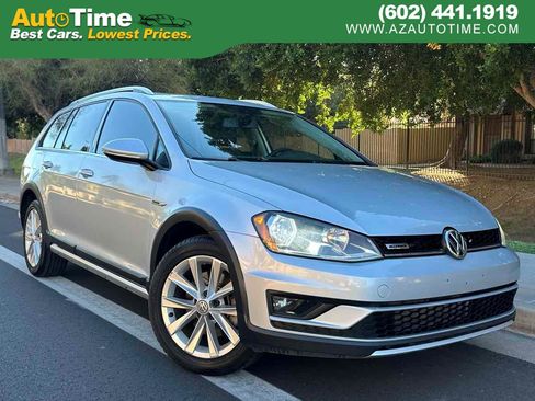 Used 2017 Volkswagen Golf Alltrack SE image 1