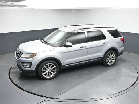 Used 2017 Ford Explorer Limited w/ Equipment Group 301A image 18