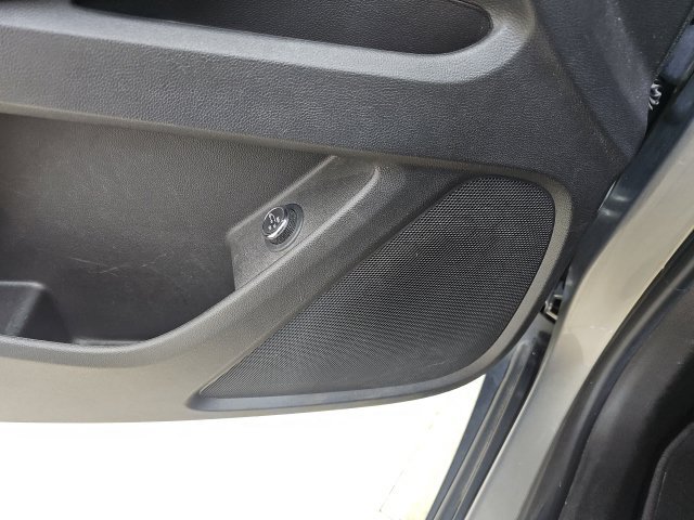 Used 2018 Chevrolet Traverse LT FWD image 30