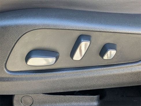 Used 2023 Cadillac XT5 Premium Luxury image 17