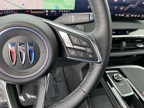 Used 2025 Buick Enclave Preferred image 22