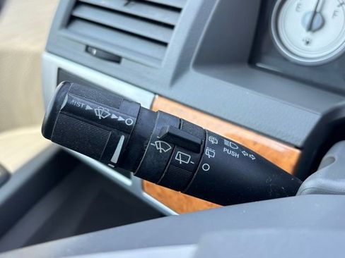 Used 2009 Chrysler Town & Country Limited w/ Entertainment Group #3 image 19