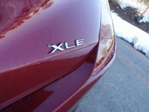 Used 2022 Toyota Avalon XLE image 35