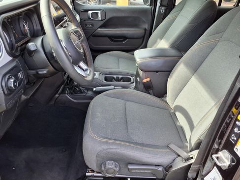 Used 2024 Jeep Wrangler Unlimited Sahara AWD/4WD image 14