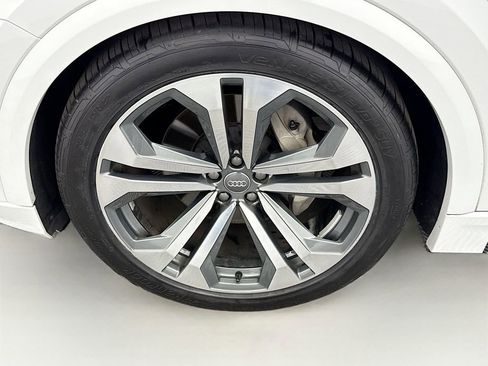 Used 2019 Audi Q8 Prestige w/ Luxury Package image 29