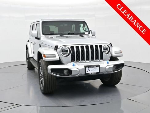 Used 2022 Jeep Wrangler Unlimited Sahara image 3