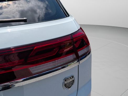 Used 2025 Volkswagen Atlas Cross Sport SE FWD image 36