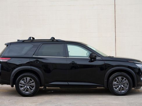 Used 2024 Nissan Pathfinder SV FWD image 47