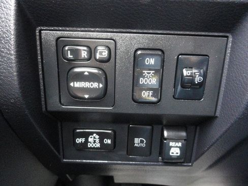 Used 2020 Toyota Tundra Platinum image 19