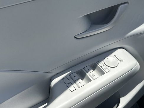 Certified 2025 Hyundai Kona SE FWD image 15