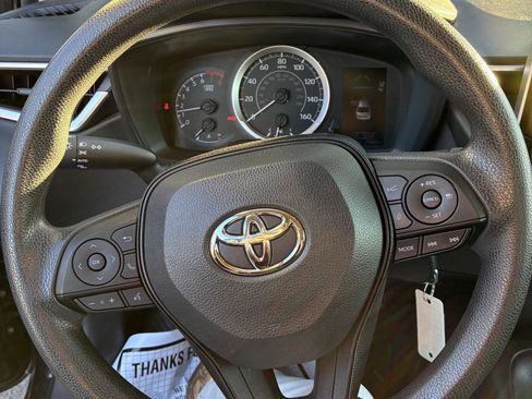 Used 2020 Toyota Corolla LE image 6
