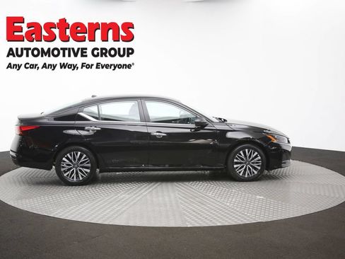 Used 2025 Nissan Altima 2.5 SV FWD image 42