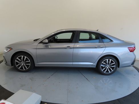New 2026 Volkswagen Jetta SE FWD image 8