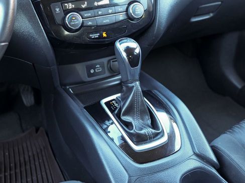 Used 2020 Nissan Rogue SV image 47