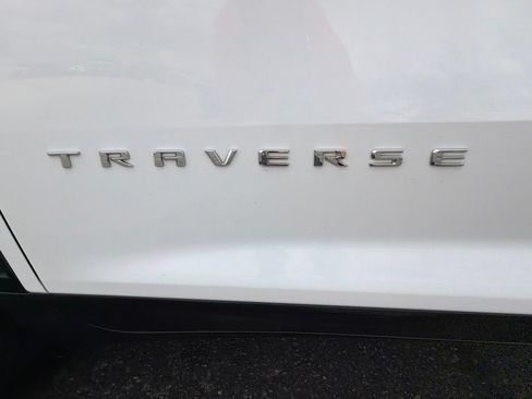 Used 2025 Chevrolet Traverse LT FWD image 11