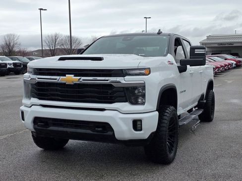 Used 2024 Chevrolet Silverado 2500 LT image 3
