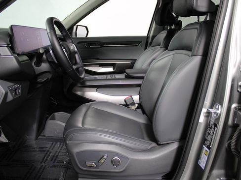 Used 2024 Kia EV9 Light RWD image 17