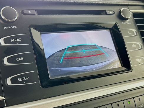 Used 2018 Toyota Highlander LE image 22