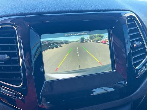 Used 2021 Jeep Compass Latitude image 13