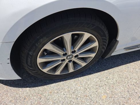 Used 2016 Hyundai Sonata Limited w/ Option Group 04 FWD image 10