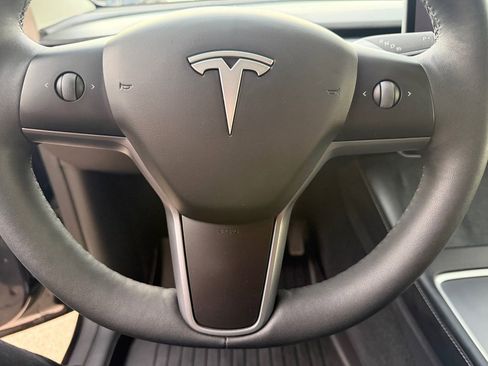 Used 2024 Tesla Model Y Long Range AWD/4WD image 60
