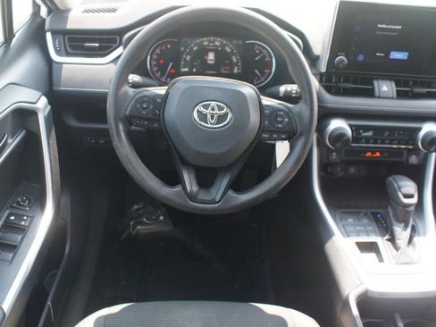 Used 2023 Toyota RAV4 LE AWD/4WD image 5