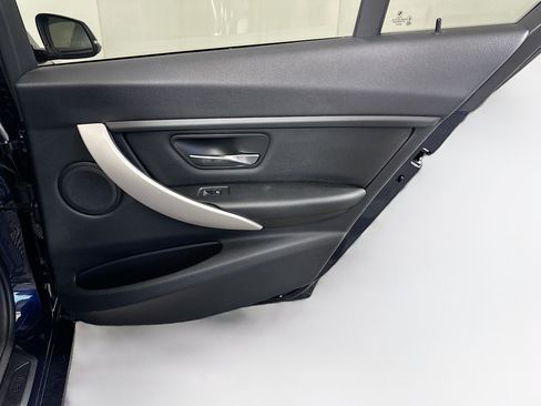 Used 2013 BMW 320i Sedan RWD image 28