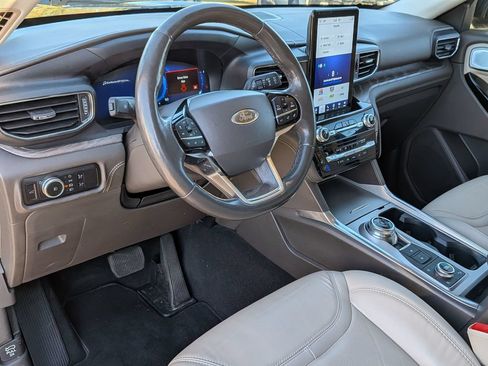 Used 2023 Ford Explorer Platinum w/ Technology Package AWD/4WD image 33