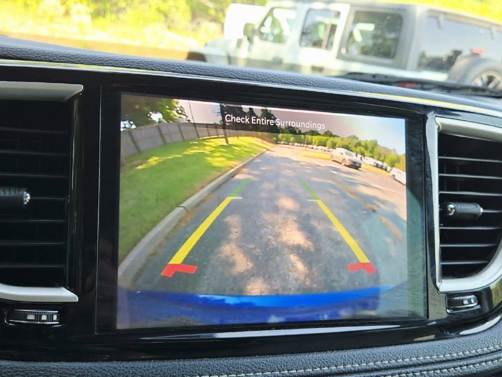 Used 2021 Chrysler Pacifica Touring-L FWD image 28
