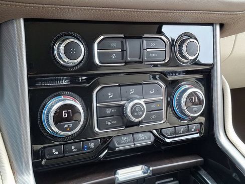 Used 2023 GMC Yukon Denali AWD/4WD image 18