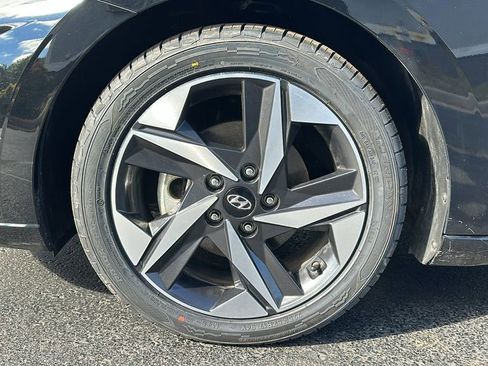 Used 2023 Hyundai Elantra Limited w/ Cargo Package image 15
