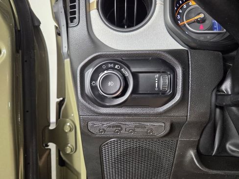 Certified 2025 Jeep Wrangler Sport AWD/4WD image 24