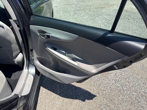 Used 2011 Toyota Corolla LE FWD image 24
