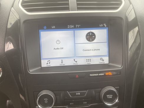 Used 2018 Ford Explorer XLT w/ Equipment Group 201A image 15