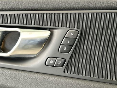 Certified 2025 Volvo XC60 B5 Plus image 21